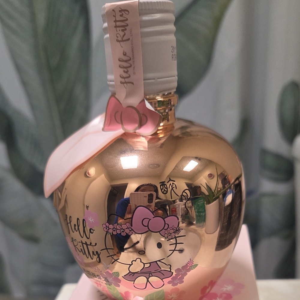 Limited Edition Hello Kitty Cherry Apple Wine